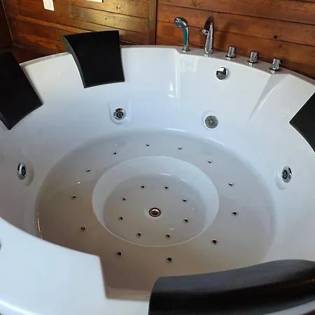Attico Con Jacuzzi E Giardino-cagliari * 卡利亚里