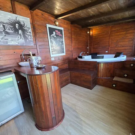Attico Con Jacuzzi E Giardino-cagliari * 卡利亚里