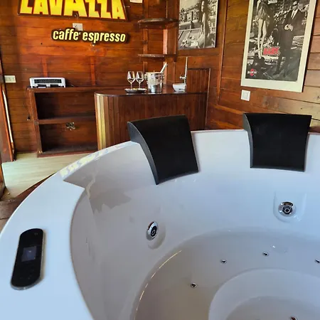 Attico Con Jacuzzi E Giardino-cagliari 卡利亚里