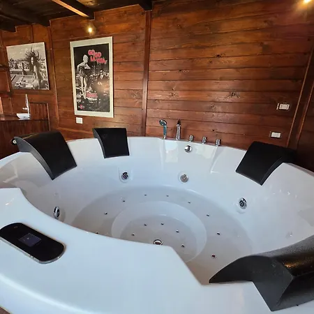 公寓 Attico Con Jacuzzi E Giardino-cagliari 卡利亚里
